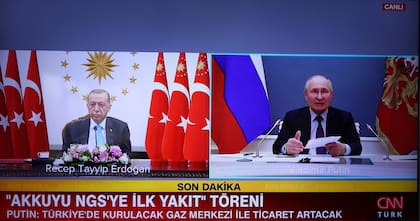 Recep Tayyip Erdogan y Vladimir Putin durante la inauguración por teleconferencia de la central nuclear de Akkuyu 