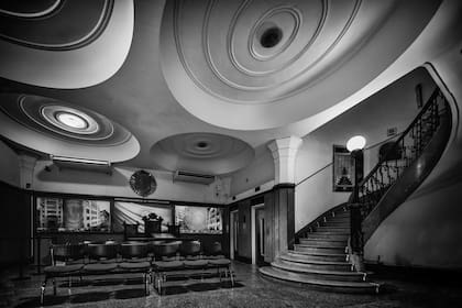 Recepción del diario, diseñada en estilo art déco por los arquitectos Jorge y Andrés Kálnay.