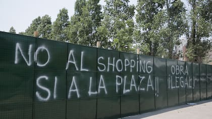 Rechazan en Colegiales la construcción de locales en una futura plaza ubicada frente al Mercado de pulgas