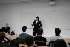 Malestar entre docentes de Udesa por la presencia de Milei a una semana de la marcha federal