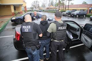 El plan de avance del ICE para convertir almacenes de “city towns” en centros de detención de inmigrantes