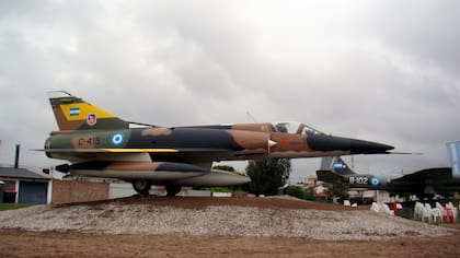 Recibirán en Córdoba los restos de un avión derribado en Malvinas.