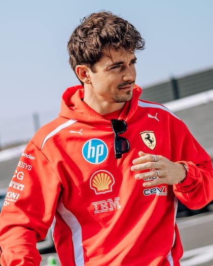 Recién casado con Alexandra Saint Mleux, Charles Leclerc subió al podio. El piloto de Ferrari quedó tercero en Japón