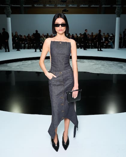 Recién llegada de la Semana de la Moda de Milán, Valentina Zenere en los desfiles de París y como invitada de Courrèges