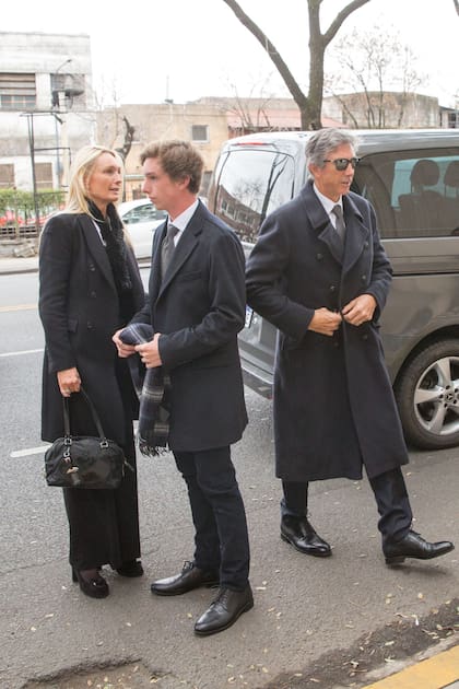 Recién llegados de Tanzania, donde estaban de vacaciones, Pablo Roemmers, su mujer Catherine Blomquist y sus dos hijos, Maximilian y Christian.