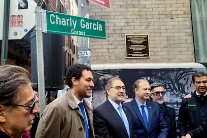 Recientemente, el Consulado de la República Argentina en Nueva York instauró una esquina de la ciudad en honor al músico Charly García