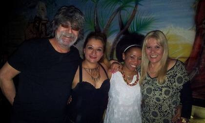 Recientemente publicó Desafíos: Descubrimientos Y Destino.