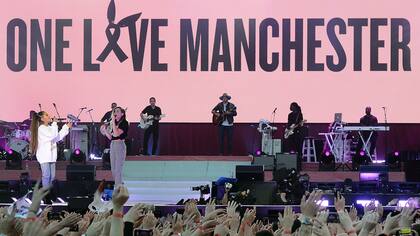 Recital de Ariana Grande en Manchester homenaje a las víctimas de los atentados