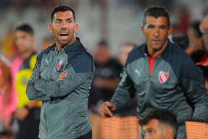 Reclama Carlos Tevez, que estalló tras la actuación del árbitro Pablo Dóvalo en el empate 2-2 entre Independiente y Barracas Central