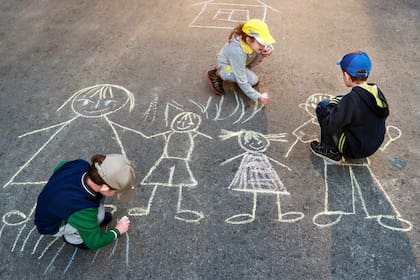 Por la cuarentena, a los chicos les cuesta dormir, se vuelven ms selectivos con las comidas, no controlan esfnteres y hacen ms berrinches que antes