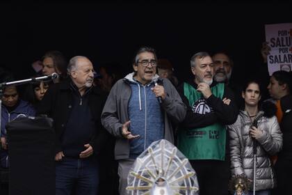 Reclamo al gobierno en el acto de San Cayetano en Plaza de Mayo. Estuvieron presentes entre otros Hugo Yasky, Hugo Cachorro Godoy titular de CTA autnoma, Rodolfo Aguiar otros representantes