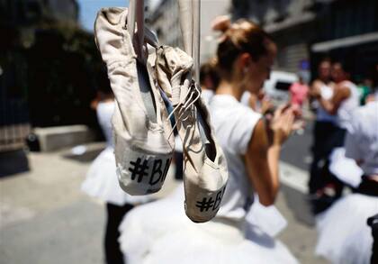 Reclamo de bailarines del ballet clásico