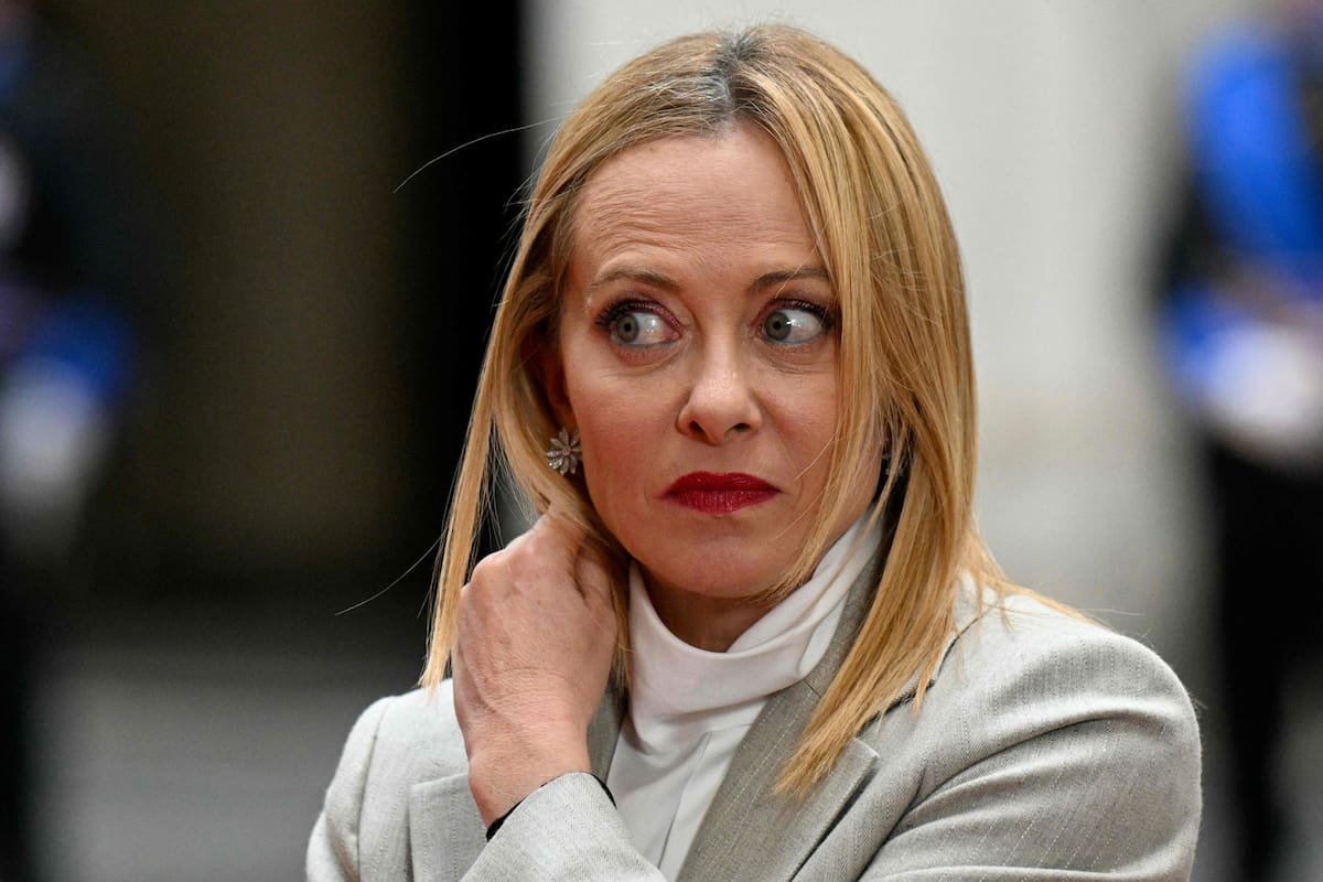 Escândalo e rejeição na Itália pela presença de polêmicos agentes do ICE dos EUA nas Olimpíadas de Milão.