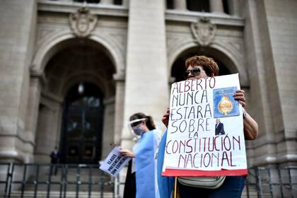 Reclamos por la presencialidad en las escuelas frente al Palacio de Tribunales