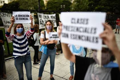 Reclamos por la presencialidad en las escuelas frente al Palacio de Tribunales