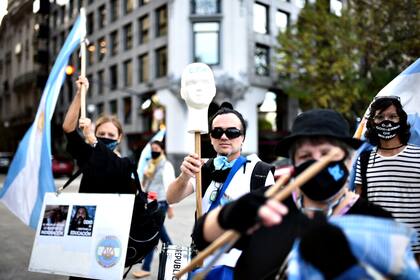 Reclamos por la presencialidad en las escuelas frente al Palacio de Tribunales
