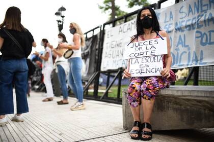 Reclamos por la presencialidad en las escuelas frente al Palacio de Tribunales