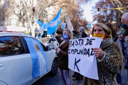 Reclamos por las calles de Mendoza para el banderazo federal 9J.