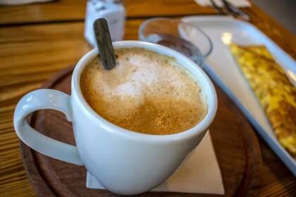 Recomiendan no poner azúcar ni edulcorantes no calóricos en el café