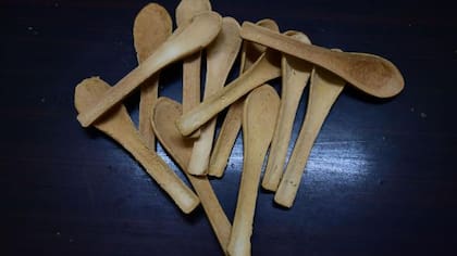 Recomiendan no usar utensilios de madera debido a su porosidad, que facilita el desarrollo de bacterias
Foto: iStock