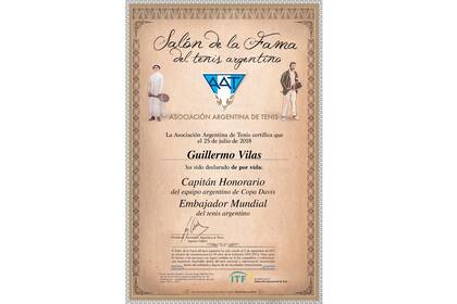 El diploma para Vilas: Capitán Honorario del equipo de Copa Davis y Embajador Mundial del tenis nacional.
