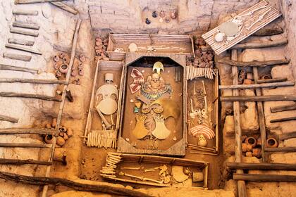 Reconstrucción de la tumba del Señor de Sipán en el Complejo Arqueológico Huaca Rajada.