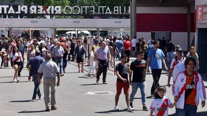 Record de votantes se vieron en una ágil elección en el Monumental