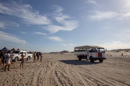 Recorren las playas para concientizar a los turistas