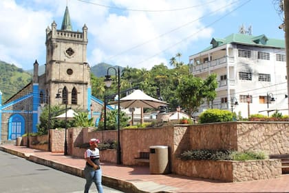 Recorrer las calles de Castries es dar un repaso por la herencia del pasado neerlandés, francés y británico de la isla