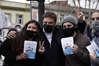 Recorrida de Leandro Santoro por Villa Lugano