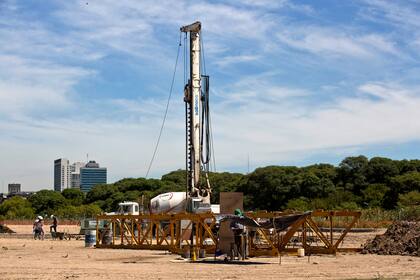 Las obras de urbanización en la villa Rodrigo Bueno, en Costanera Sur, a metros de la Reserva Ecologica