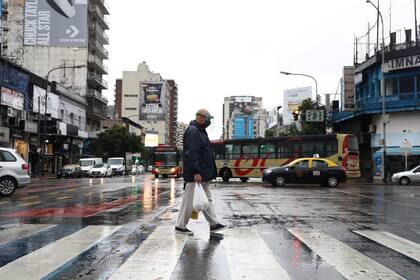 Las nuevas restricciones y controles se hacen notar en los barrios porteños