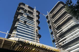 La construcción no logra consolidar un repunte: cayó el despacho de cemento en abril