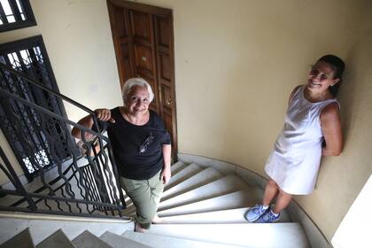 La restauradora de obras de arte Isabel Contreras y la arquitecta Flavia Rinaldi, que intervino en la restauración de la Torre Saint, se reconocen como amantes de este edificio notable
