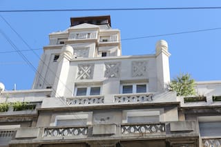 Icono de la arquitectura porteña en el barrio donde vivieron desde Aristóteles Onassis a Carlos Gardel y Luca Prodan
