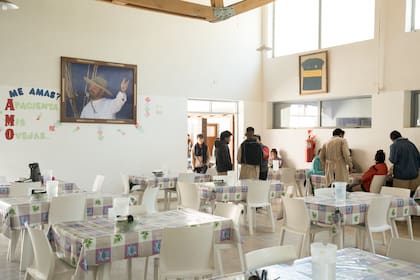 Recorrido por la escuela fundada por el padre Chifri e inaugurada el 5 de diciembre de 2009.