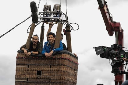 Una escena del film, con Martín Slipak y Juan Minujín