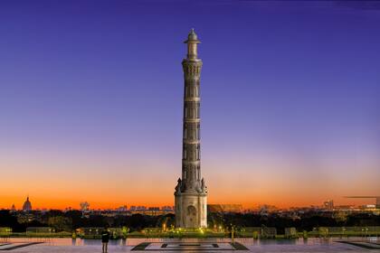 Recreación de cómo se vería la Torre de Sol de Bourdais donde hoy está la Torre Eiffel