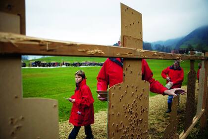 Recuento de puntos durante la competencia de pistola a 50m en el festival de Morgarten