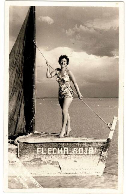 Recuerdo de Betty, turista en el Lago Epecuén en 1962.