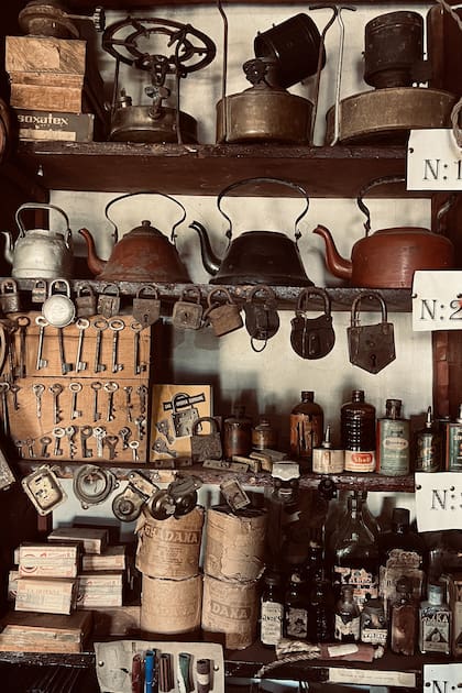 Recuerdos del almacén de ramos generales de Emilio Martínez, en un museo
