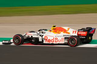 Red Bull de blanco, Räikkönen furioso pero “presidenciable” y guantes antiincendios en Turquía