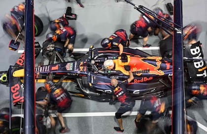 Red Bull Racing es la escudería campeón del mundo y su pilo Max Verstappen se quedó con el campeonato de pilotos.  Comienza el trabajo en asociación con Ford para la temporada 2026.