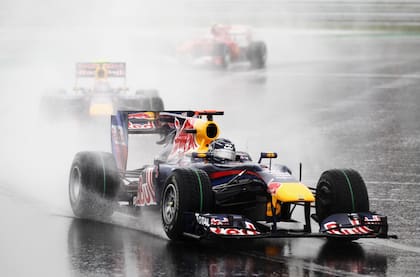Tetracampeón con Red Bull, Sebastian Vettel logró su primer triunfo y su primera pole con Toro Rosso, en Monza, en 2008, bajo condiciones de pista desfavorable