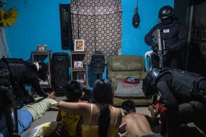 Redada policial en Durán, a las afueras de Guayaquil, Ecuador, el 30 de mayo de 2023.