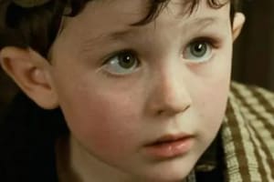 Reece Thompson tenía cinco años cuando participó de Titanic (Foto: captura)