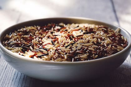 Reemplazar el arroz común por el integral aporta beneficios para el organismo (Foto Pexels)