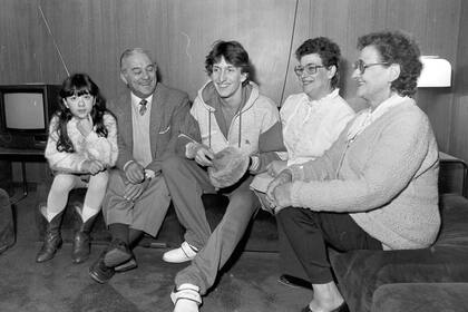 Reencuentro familiar: Julio Bocca, con su hermana (Nancy), el padre de su hermana (José), su mamá (Nancy) y su abuela (Teresa)