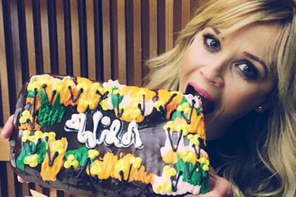 Reese Witherspoon y una torta temática