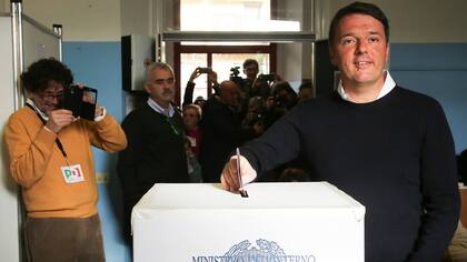Referéndum en Italia: Matteo Renzi ya votó y ahora espera que se resuelva su futuro